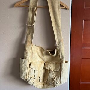 *Leaving soon* 📚🍁Free People cotton canvas shoulder bag gold great condition